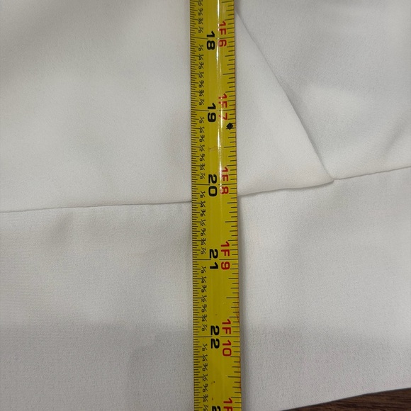 White Sleeveless Wrap Blouse Size S V Neck Elastic Back Career Top - Picture 11 of 11